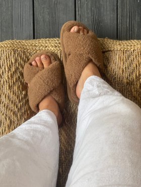 Bronze Merino Camel Wool Slippers (Lifestyle)