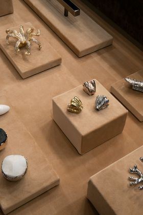 Feu Drawer Handles in Showcase