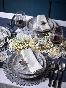 ProCook Christmas Blue - Malmo Charcoal Dinner Set