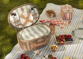 ProCook SS26 Picnic Range. Picnic Basket Oval Green