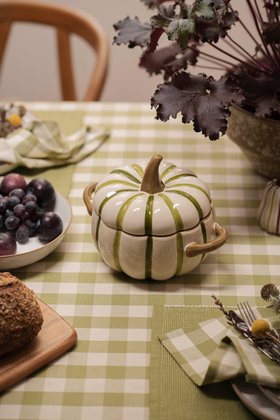 Stonware pumpkin casserole dish