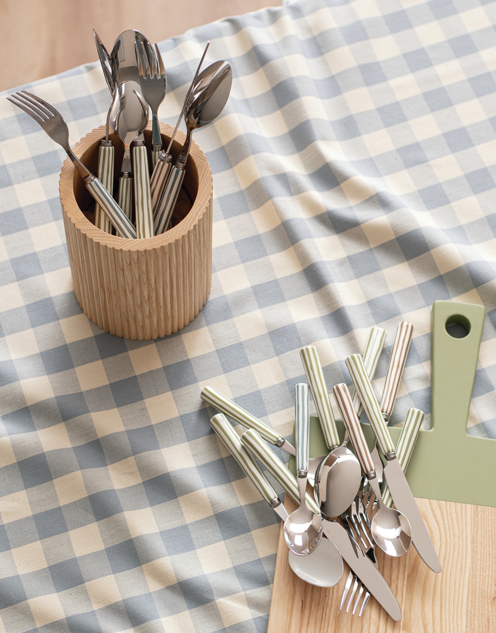 ProCook SS26 Ceramic Handle Cutlery Set In Blue, Green And Toast, 4 Settings £45