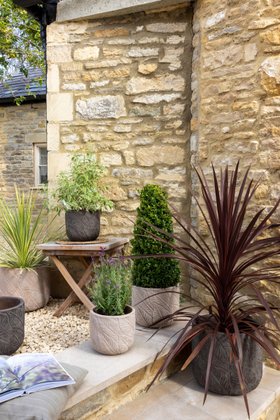 Outdoor Eden Black Wash Terracotta Leaf Planter, Set Of 3