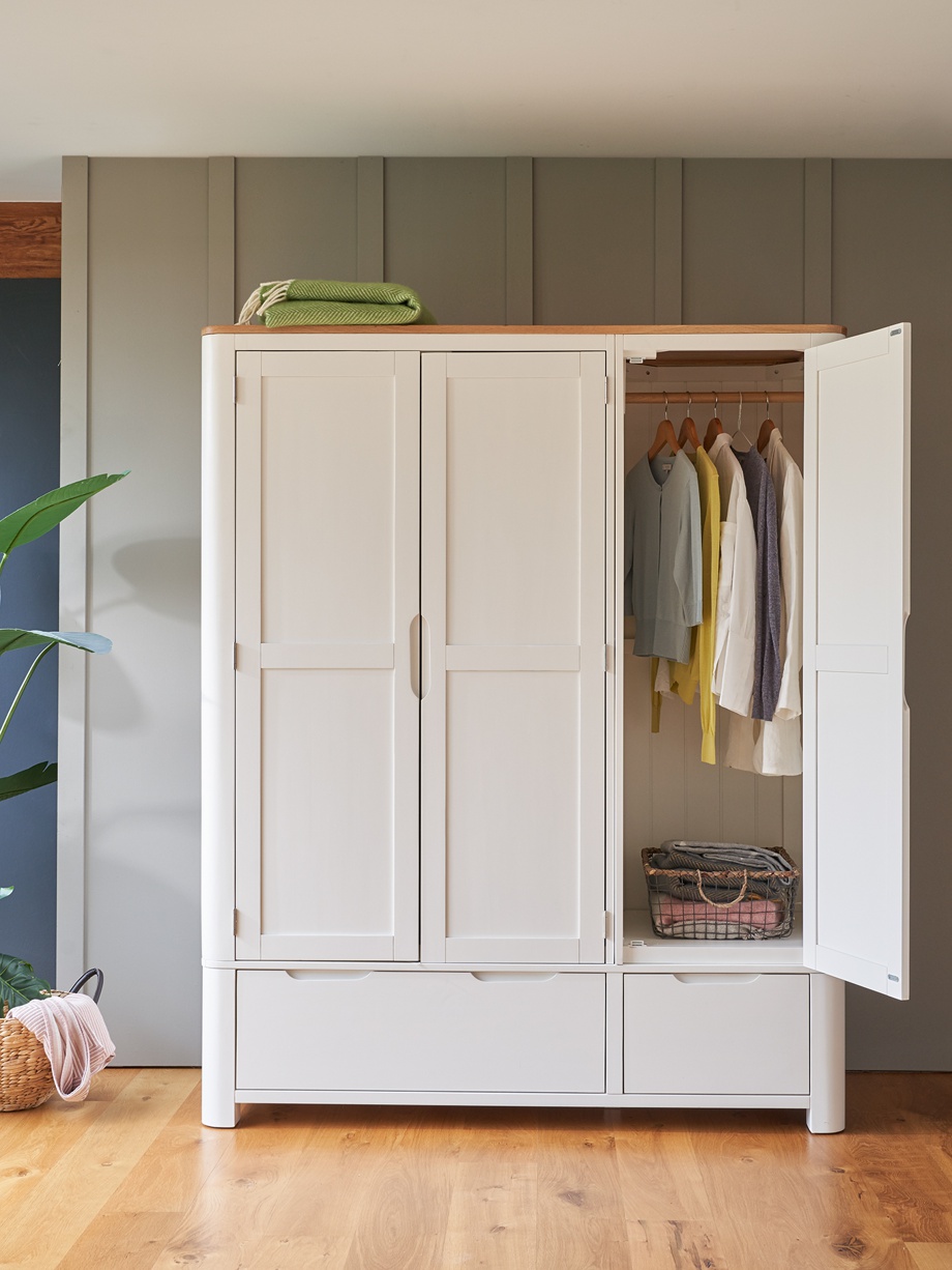 Hove Natural Oak and Painted Triple Wardrobe