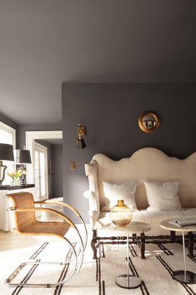 Benjamin Moore, COTY26 Silhouette AF 655, Swiss Coffee OC 45, From £20.75 Per 0.94l (1)