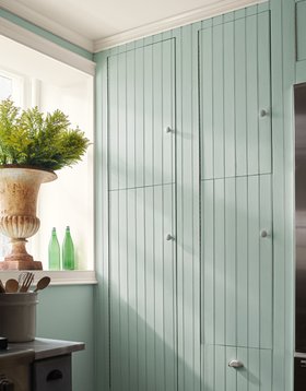 Benjamin Moore, Raindance 1572, Swiss Coffee OC 45, From £20.75 Per 0.94l (1)