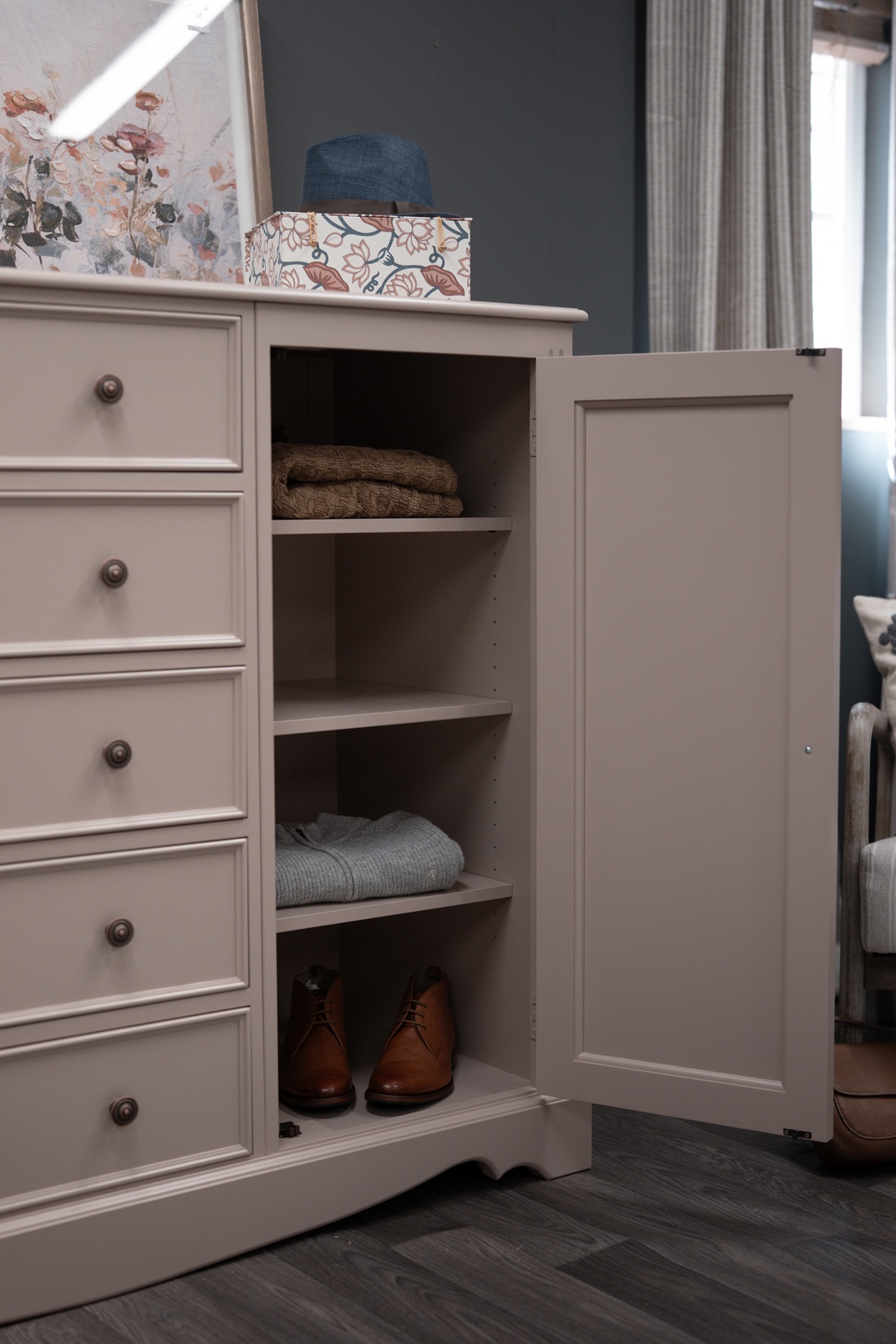 Annabel Attic Low Wardrobe 03