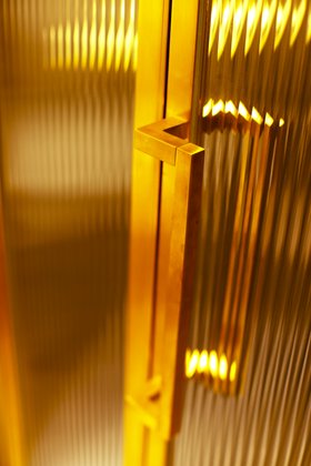 Matki Classica Handle Detail Brushed Brass Holland Park Gate 1