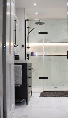 Matki EauZone Hinged Door With Hinge Panel And Inline Panel For Recess with Matt Black finish (left side view)