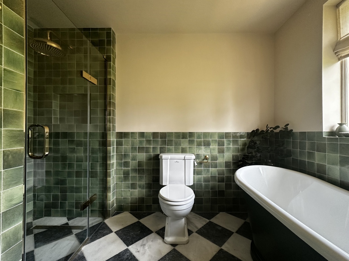 Matki Eauzone Shower door in recess