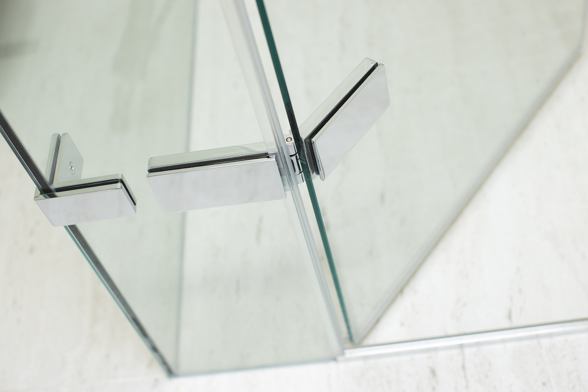 Matki EauZone Bespoke   Corner And INW Hinge