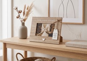 Light Oak Wood Grain 4x6 Photo Frame Lifestyle