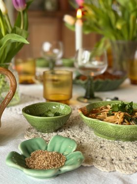 Ceramic flower dish 11cm - Green - (Image credit: @pandora.maxton)