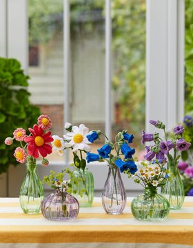 Spring table crochet flowers