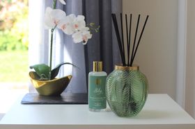 The Heritage Collection: Decorative Diffuser Vase - Green & Fragrance Refill