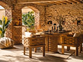 Verdandi Garden Dining