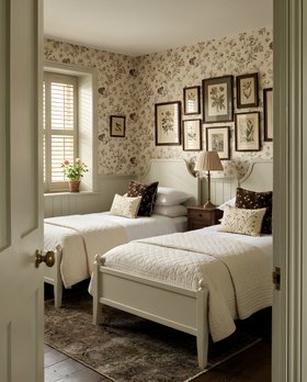 Ruskin Slim wood bed