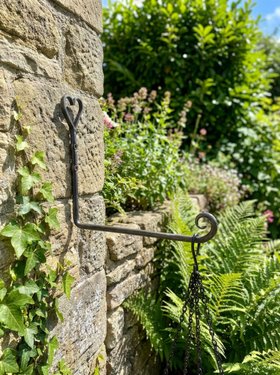 IRON HEART SHAPED BRACKET