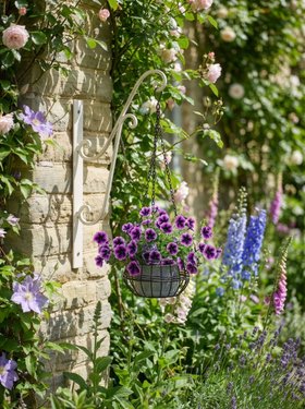 WHITE HANGING BRACKET