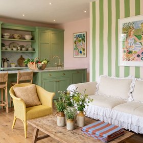 Feathr Playful Striped Wallpaper SS27