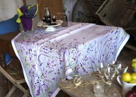 Tessitura Toscana Telerie, “Spigo" , Pure linen printed tablecloth.