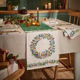 Ulster Weavers "Christmas Robins", Printed cotton table runner.