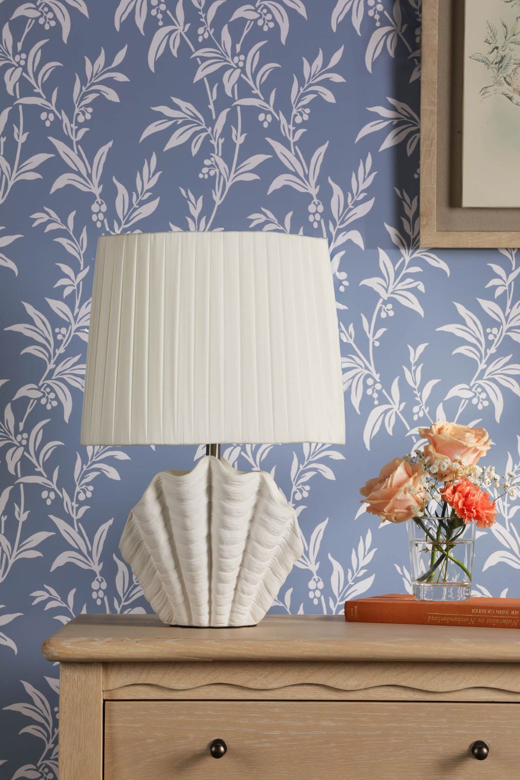 Shell Table Lamp In White Ceramic