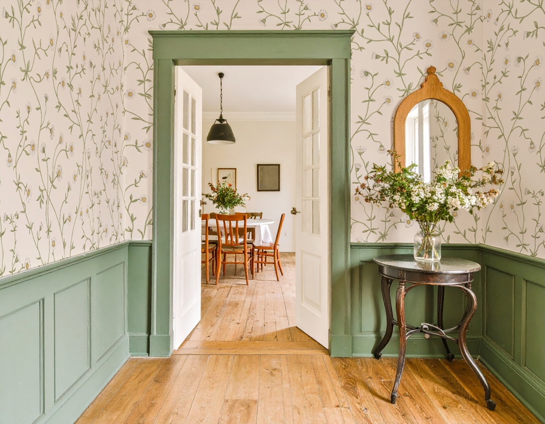 Daisy Chain Wallpaper - Soft White Colourway