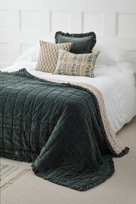 Matilda Quilt & Cushion Teal W Lindisfarne & Bluebell Cushions Mid Res