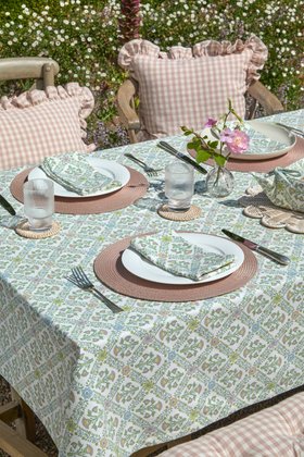 Trellis and Gingham pink tablescape