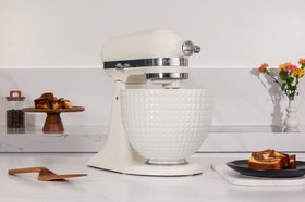 KitchenAid 4.8L Tilt Head Stand Mixer Porcelain White