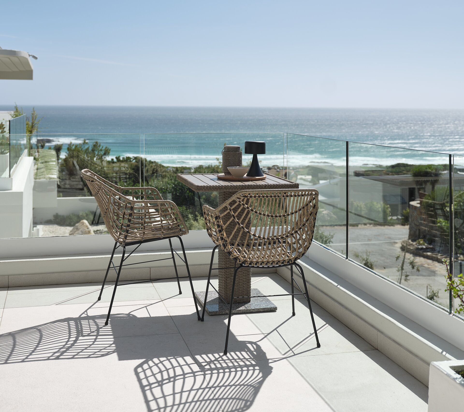 HOBRO L70 table + 2 ILDERHUSE chair natural