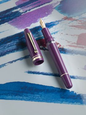 Purple luxury fountain pen