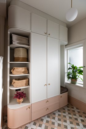 Entrance hall cupboard by Wood Works Brighton