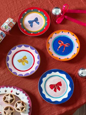 Eleanor Bowmer x Pure Table Top Fabulously Festive Bow Cake Plates (set of four)