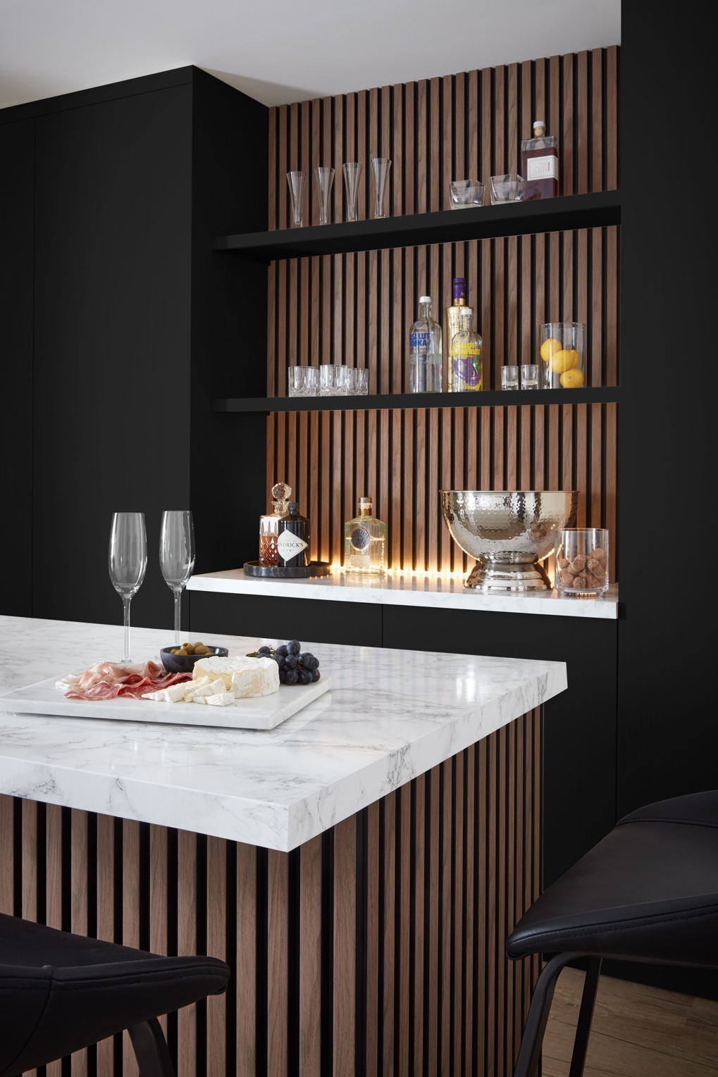 SlatWall Waterproof Walnut And Black Panel