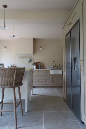 Kitchen featuring Wunda Rapid Response Underfloor Heating. Photo Credit; @hollyhomestyle