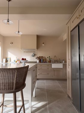 Kitchen featuring Wunda Rapid Response Underfloor Heating. Photo Credit; @hollyhomestyle