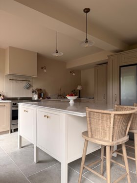 Kitchen featuring Wunda Rapid Response Underfloor Heating. Photo Credit; @hollyhomestyle