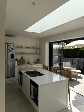 Kitchen featuring Wunda's RapidResponse underfloor heating. Photo Credit; Lucy Renouf @lemonsandlucy