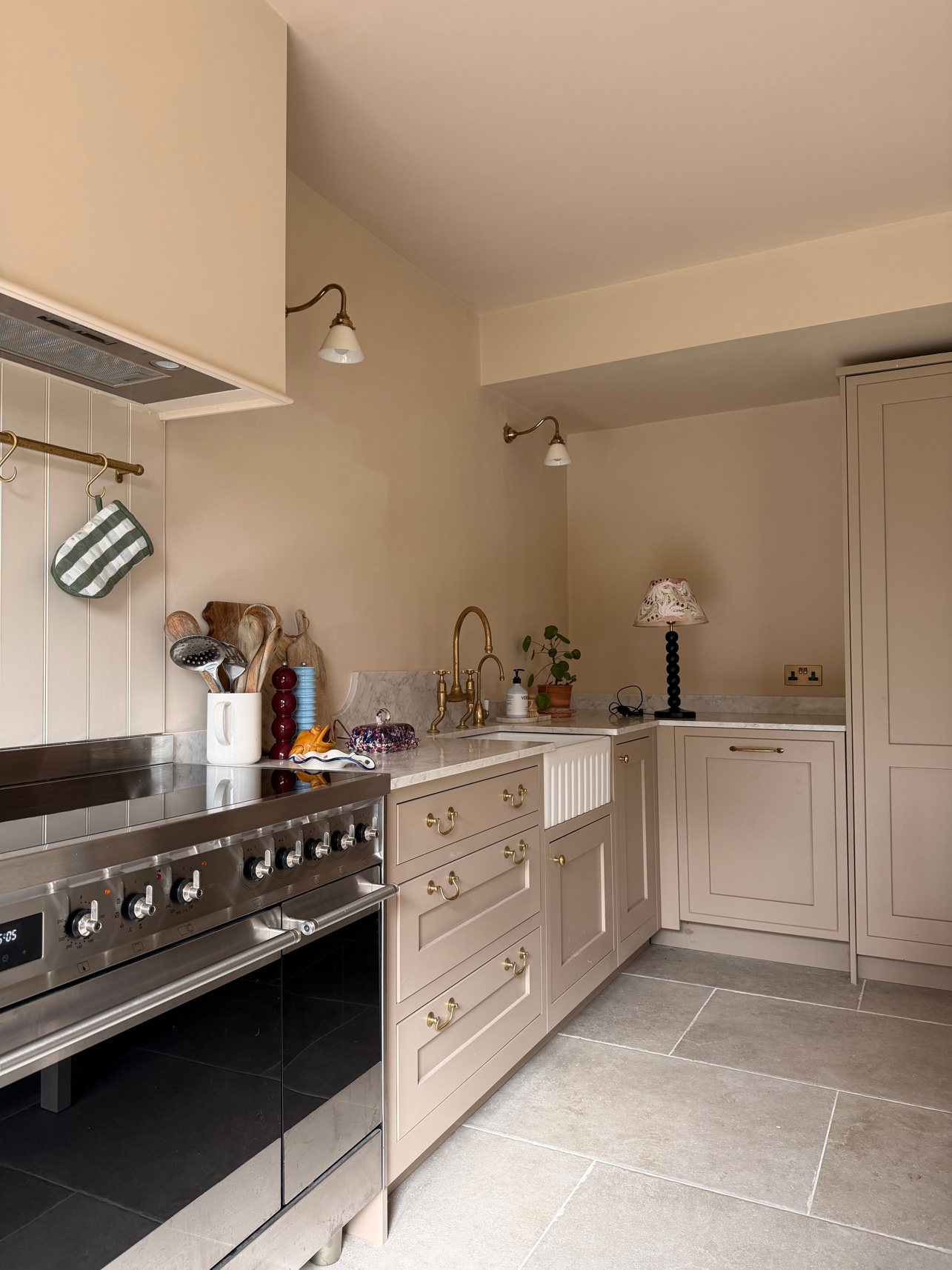 Kitchen featuring Wunda Rapid Response Underfloor Heating. Photo Credit; @hollyhomestyle