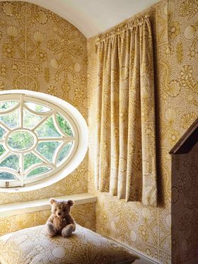 YELLOW SHELL GROTTO WALLPAPER