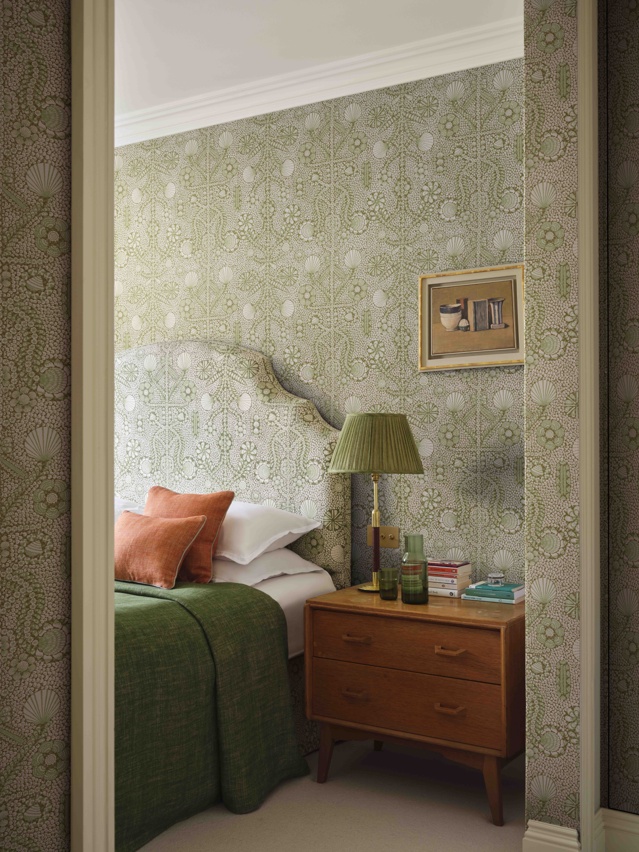 FERMOIE AUTUMN 25 WALLPAPER GREEN SHELL WPSHEL 009 HEADBOARD SHEL 009 BED COVER N 026 CUSHION N 121 LAMPSHADE PG 040 LIFESTYLE MED