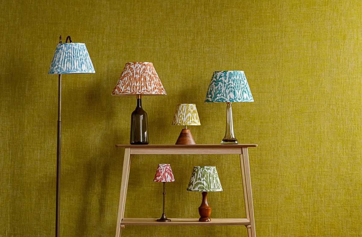 5 FERMOIE JANUARY26 LAMPSHADE VARIOUS MARLBOROUGH VARIOUS LIGHTWEIGHT LINEN LIFESTYLE BACKDROP N 122 LOW