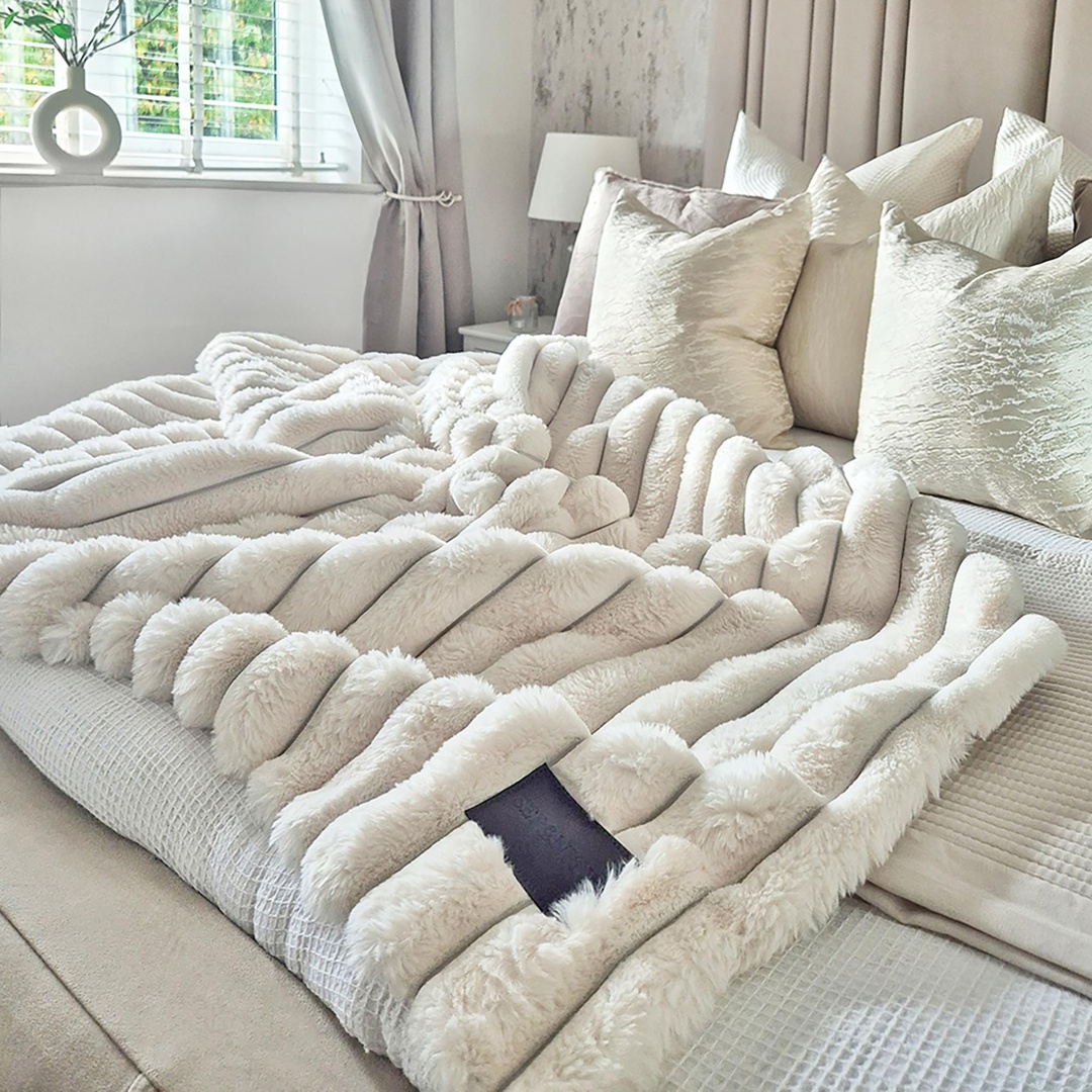 Serenity Ribbed Faux Fur Blanket - Ivory