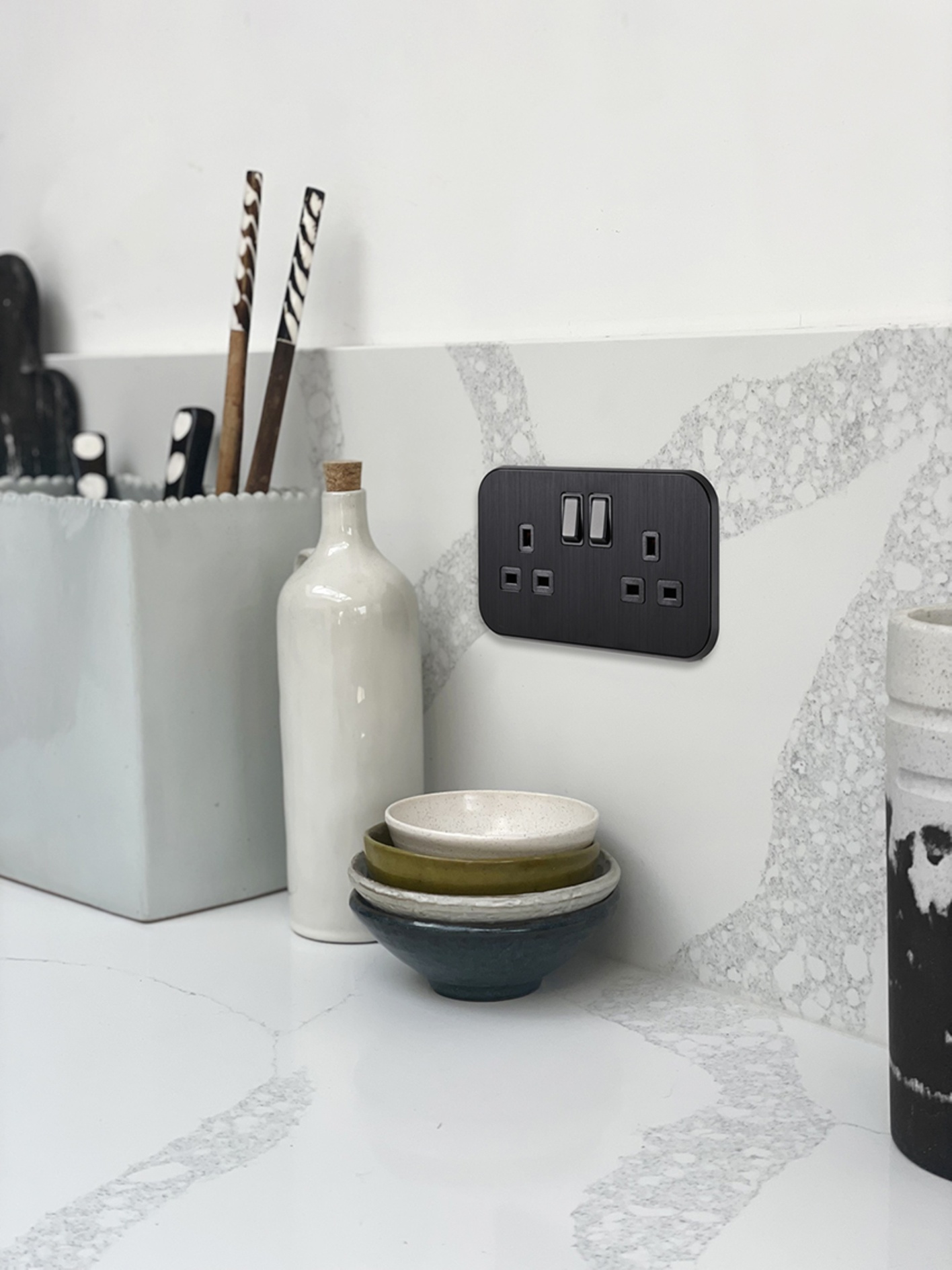 2G UK Plug Socket (13A) in Black