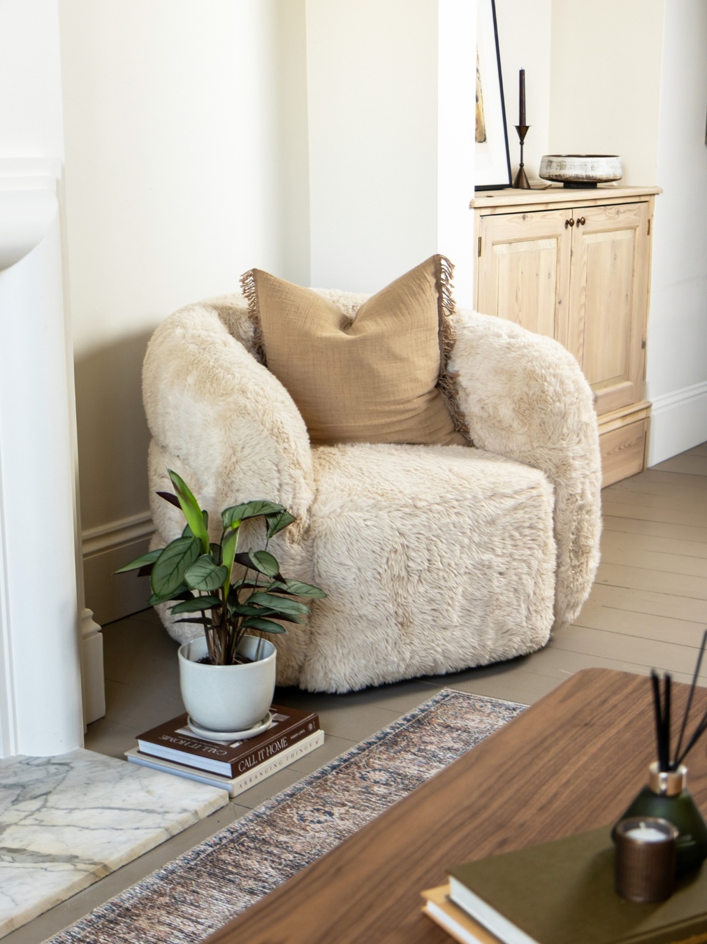 Geneva Faux Fur Fully Upholstered Swivel Chair
