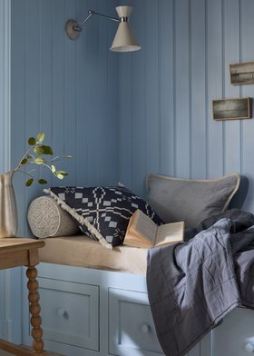 Earthborn Quick Dip, day bed portrait close up