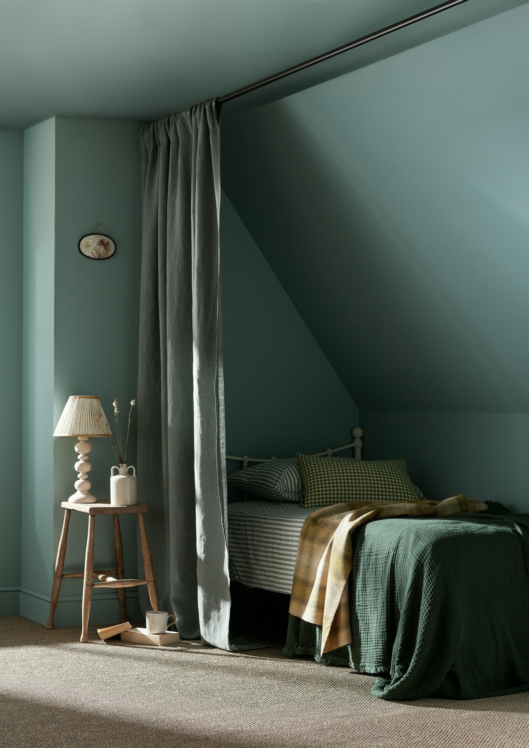 Earthborn - Splashing, bedroom