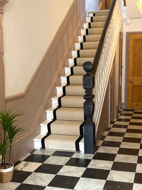 Tapi Carpets & Floors | Santa Fe Carpet Collection in Cream Cobble withJubilee Stair Rods | @edwardianPropertyParade